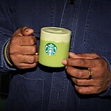 Zima m� letos jasnou barvu, a tou je pist�ciov� zelen�