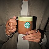 Zima m� letos jasnou barvu, a tou je pist�ciov� zelen�