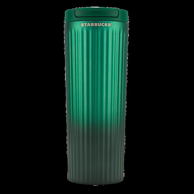 Zima m� letos jasnou barvu, a tou je pist�ciov� zelen�