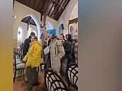 Demonstranti proti ICE p�eru�ili bohoslu�bu v Minnesot�.