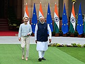 Indický premiér Naréndra Módí s p�edsedkyní Evropské komise Ursulou von der...