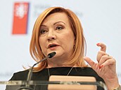 Tisková konference po jednání zástupc� vlády a odbor� o navý�ení plat� ve...
