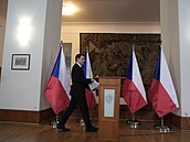 Ministr zahrani�í na tiskové konferenci promluvil o své komunikaci s...