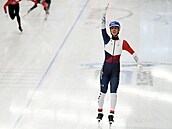 Rychlobrusla� Metod�j Jílek triumfuje v závod� s hromadným startem v Inzellu.