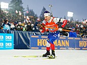 Michal Kr�má� odjí�dí ze st�elby p�i smí�ené �tafet� v Novém M�st� na Morav�.