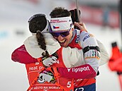 Jessica Jislová a Michal Kr�má� slaví t�etí místo ve smí�ené �tafet� v Novém...