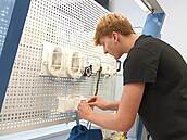 Firemní St�ední �kola AGC v Teplicích má novou budovu za více ne� 100 milion�...