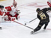 Spar�an Shore st�ílí gól proti Olomouci.