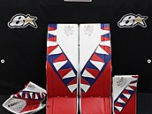 Karel Vejmelka ukázal novou gólmanskou výstroj pro olympijské hry. Betony zdobí...