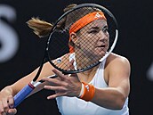 Karolína Muchová se nap�ahuje k forhendu ve druhém kole Australian Open.