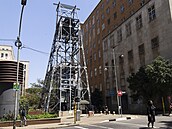 Hlavní budova zlatého dolu v centru Johannesburgu v Ji�ní Africe (9. �íjna 2025)