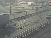 Auto v plné rychlosti narazilo do kamionu, �idi� sám vystoupil