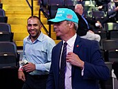 �éf protiimigra�ní strany Reform UK Nigel Farage na volebním shromá�d�ní...