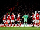 Rozhození fotbalisté Arsenalu. Poprvé v sezon� prohráli domácí zápas.