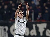 Ji�í Pano� slaví branku do sít� Basileje.