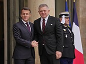 Francouzský prezident Emmanuel Macron se v Pa�í�i se�el se slovenským premiérem...