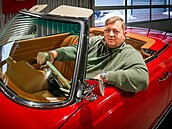 Franti�ek Fo�um vlastní firmu na renovaci klasických a historických aut zna�ek...