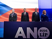 Zahájení volebního sn�mu ANO. Zleva hejtman Richard Brabec, který sn�m...