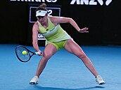 Linda Nosková se soust�edí na úder ve t�etím kole Australian Open.
