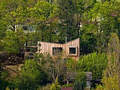 D�evostavba na ji�ním svahu je umíst�na v horní �ásti svahu, kde jsou nejlep�í...