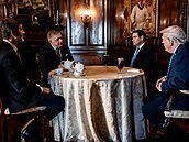 Zleva slovenský ministr zahrani�í Juraj Blanár, slovenský premiér Robert Fico,...