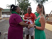 Bokang Terezu p�edstavil celé své rodin�. Po jeho boku se m�la zú�astnit svatby...