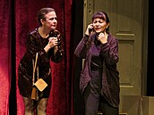 Petra �palková a Alena Mihulová b�hem zkou�ek novinky Kalichu Opona nahoru