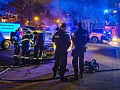 Senior jel projet auto s novou baterií, z motoru se mu ale za�alo kou�it....