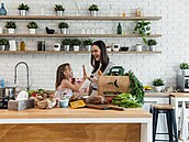 Online prodejce Rohlík stále inovuje své slu�by. Nyní s nákupy pomáhá um�lá...