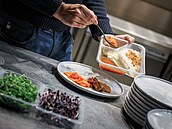 Jídlo ve virtuálních kuchyních se p�ipravuji primárn� na rozvozy nebo do...