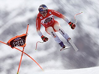 Marco Odermatt na trati ve sjezdu ve Wengenu.