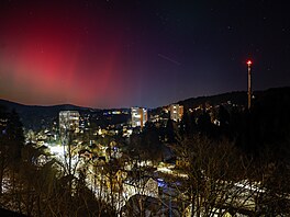 Nad �eskem se objevila polární zá�e, vid�t je nap�íklad v Jablonci nad Nisou....