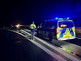 Policie v N�mecku uzav�ela �ást dálnice A44 po sérii nehod zp�sobených namrzlou...