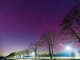 Polární zá�e byla viditelná kolem p�lnoci i v Hradci Králové, snímek zá�e u...