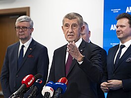 Volební sn�m hnutí ANO, Andrej Babi� po boku Karla Havlí�ka a Radka Vondrá�ka...