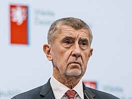 Tisková konference po jednání zástupc� vlády a odbor� o navý�ení plat� ve...