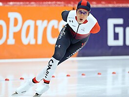 Rychlobrusla� Metod�j Jílek na trati 5000 metr� v Inzellu.