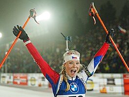 Ilona Plechá�ová se raduje po individuálním závod� v Novém M�st� na Morav�.