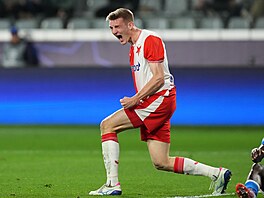 �t�pán Chaloupek ze Slavie se raduje z gólu v duelu s Pafosem.