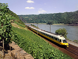 DB-Baureihe 403, Lufthansa Airport Express, zwischen Bacharach und Oberwesel...