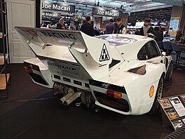 Závodní speciály na veteránském autosalonu Rétromobile v Pa�í�i (leden 2026)