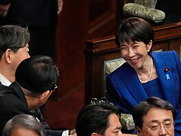 Japonská premiérka Sanae Takai�iová se ú�astní mimo�ádného zasedání parlamentu,...