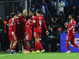 Hrá�i Liverpoolu slaví gól na p�d� Marseille.