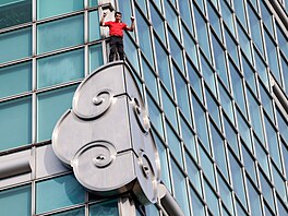 Americký horolezec Alex Honnold zdolal volným výstupem, tedy bez lana a...