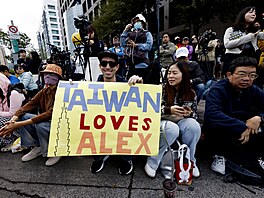 Americký horolezec Alex Honnold zdolal volným výstupem, tedy bez lana a...