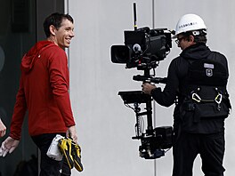 Americký horolezec Alex Honnold zdolal volným výstupem, tedy bez lana a...