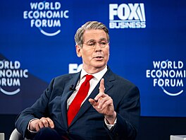Americký ministr financí Scott Bessent ve �výcarském Davosu na výro�ním...