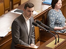 Mimo�ádná sch�ze Poslanecké sn�movny. Na snímku Libor Vondrá�ek (SPD). (29....