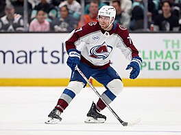 Kanadský obránce Devon Toews.