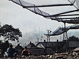 Mezi sou�ásti ��erné Ostravy� pat�ily desítky let i lanovky p�epravující vozíky...